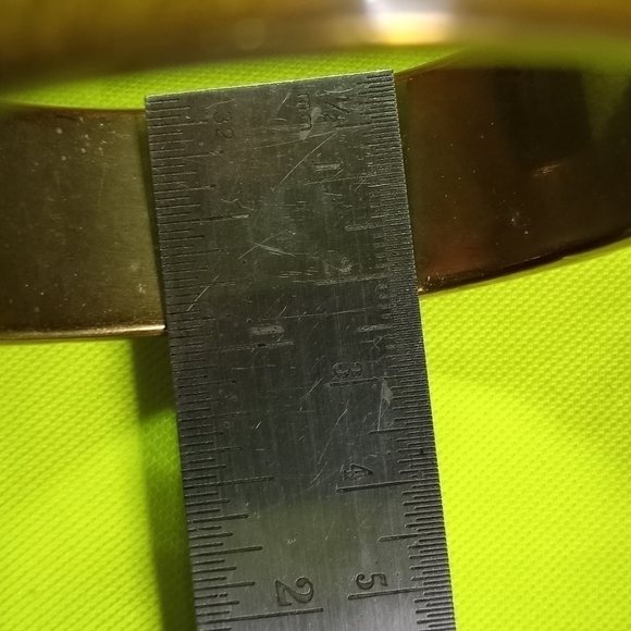 Brass lucite flower 🌸 floral lace Bangle bracelet has small dent & small crack. - Picture 2 of 7